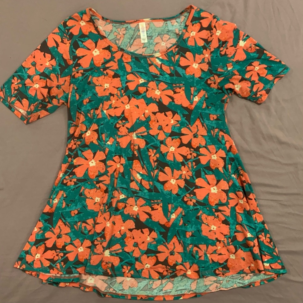 EUC LuLaRoe Perfect T - Medium